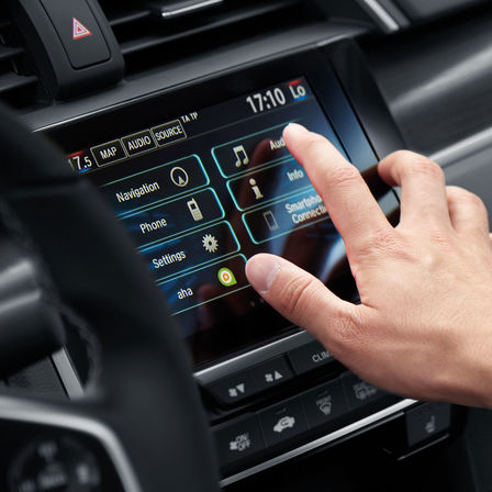Gros plan sur le système d’info-divertissement Honda CONNECT.