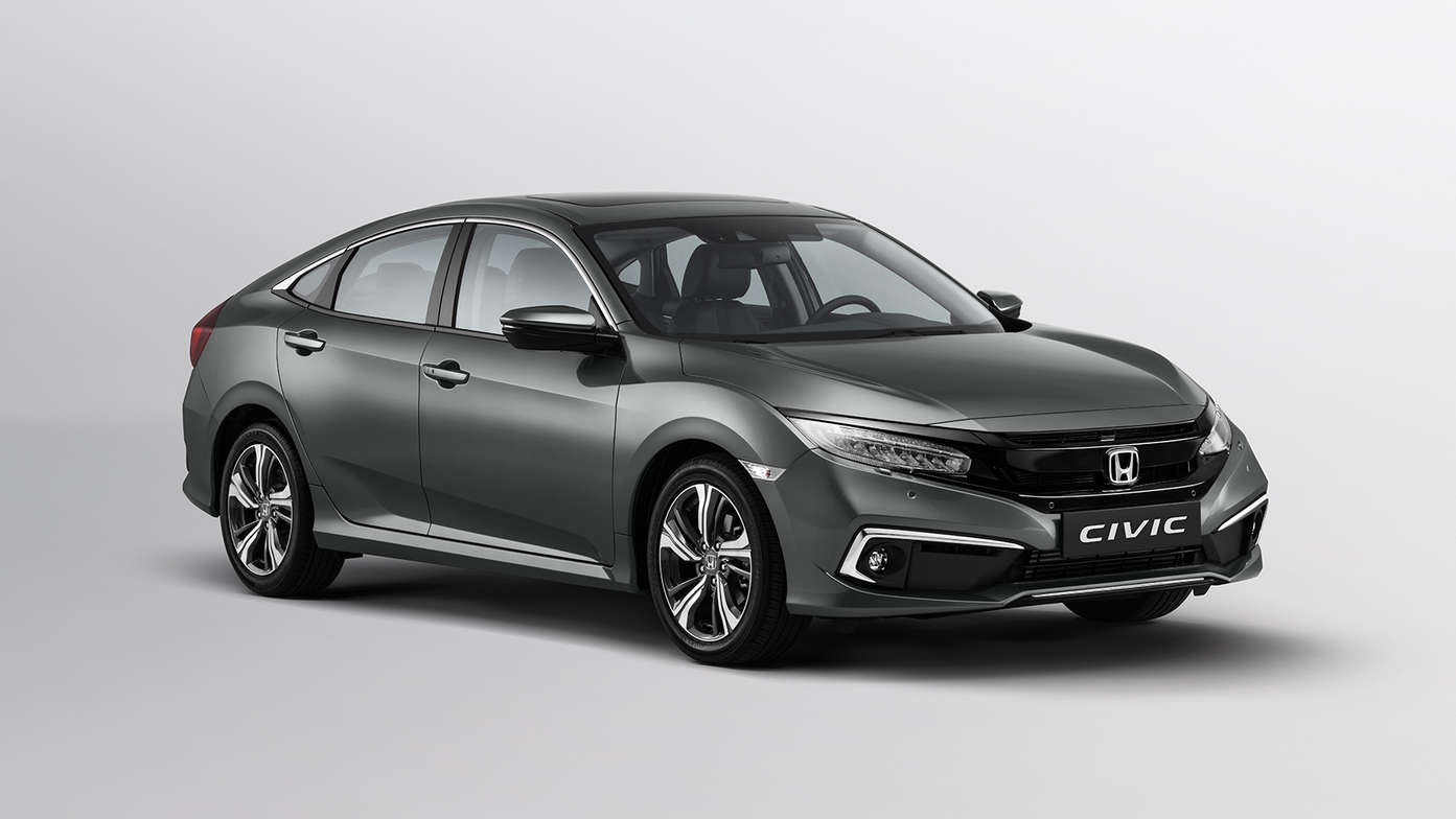 Vue de trois quarts avant de la Honda Civic pack Chrome