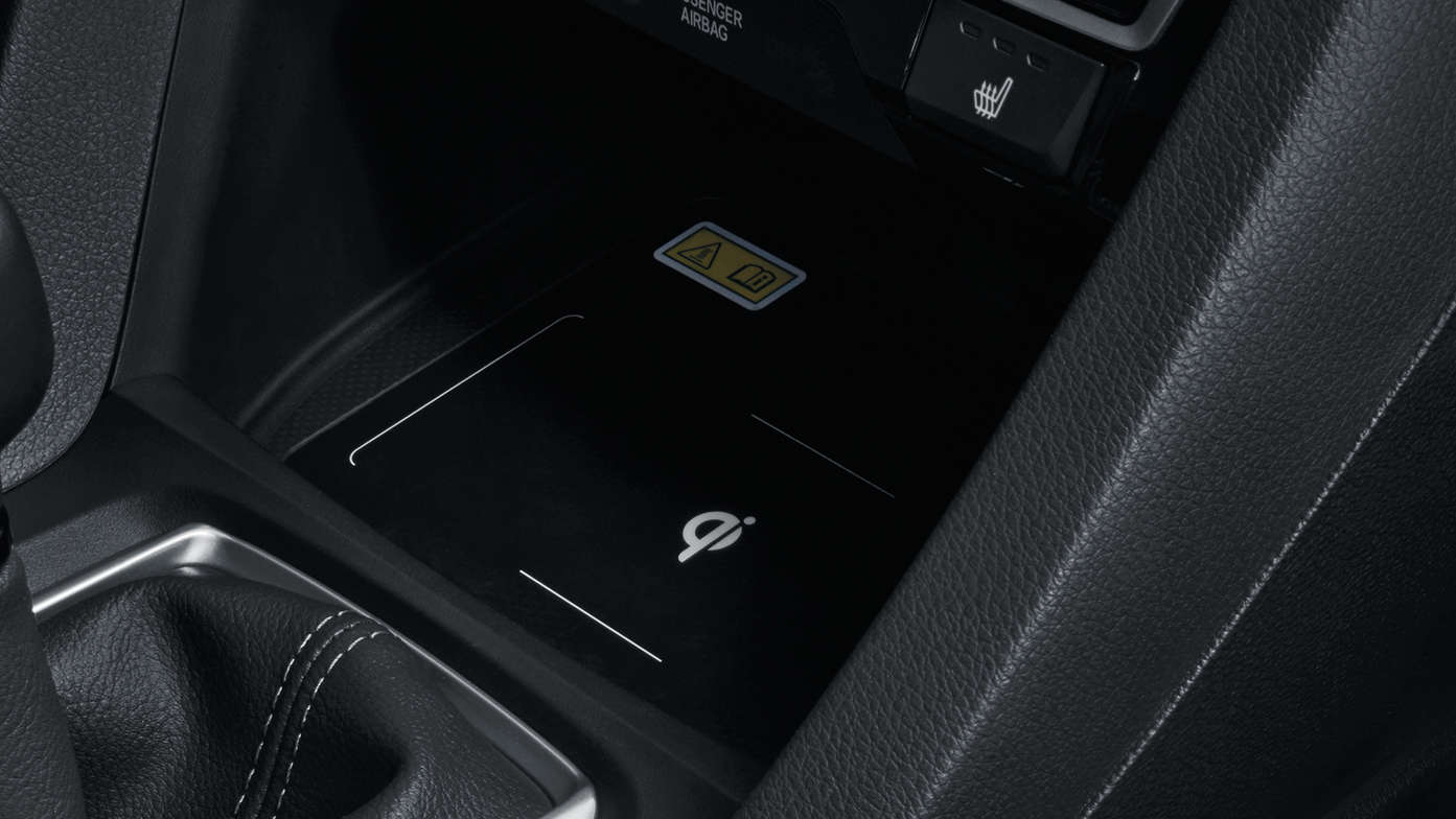 Vue de l'habitacle de la Honda Civic 5 portes avec chargeur sans fil.