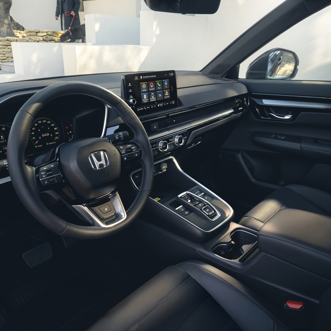 Vue de trois quarts de l’intérieur du Honda CR-V Hybrid SUV.