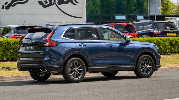 Vue arrière du SUV Honda hybride