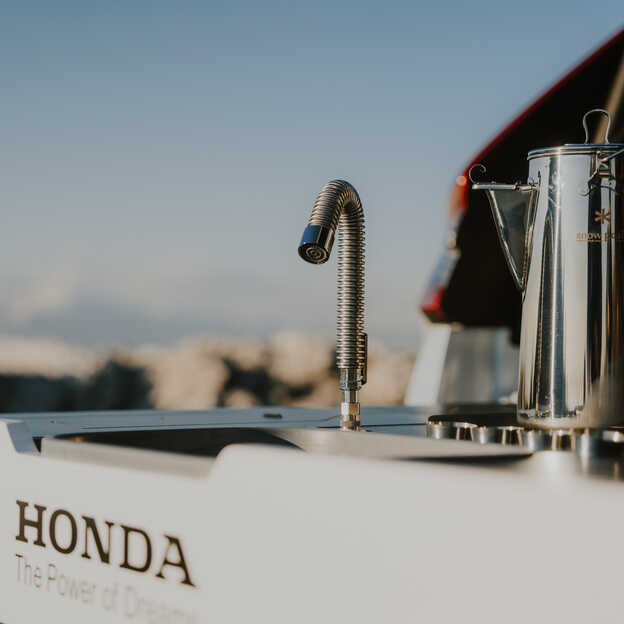 Christian Horner à bord d’un SUV Honda hybride