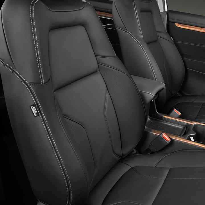 Gros plan latéral sur la sellerie cuir du Honda CR-V.