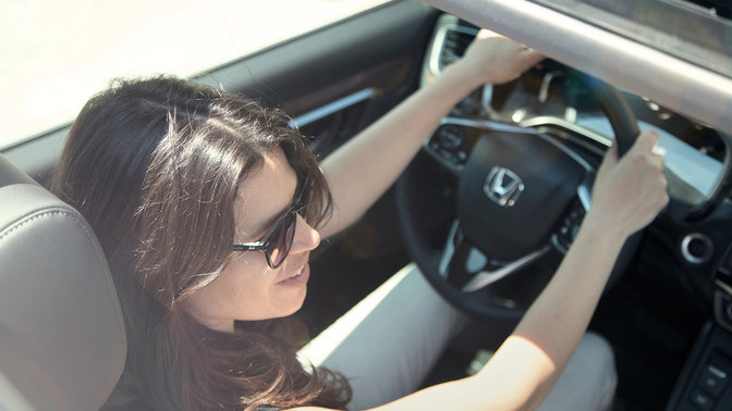 Vue rapprochée de l'écran tactile du Honda CR-V.