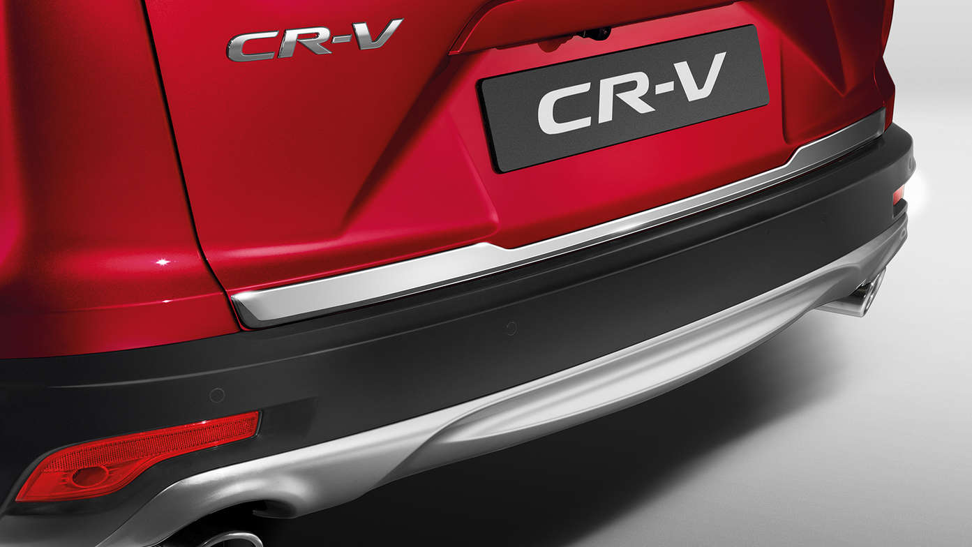 Gros plan sur la décoration de hayon du Honda CR-V.