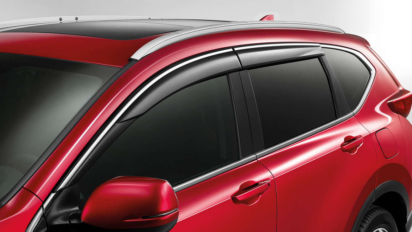 Vue rapprochée des déflecteurs d'air de portières du Honda CR-V.