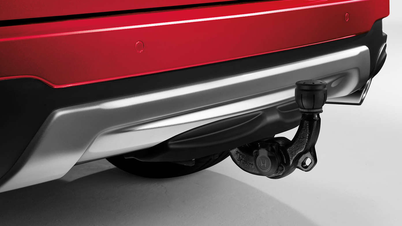 Vue arrière de l'attelage rétractable avec faisceau 13 broches du Honda CR-V.