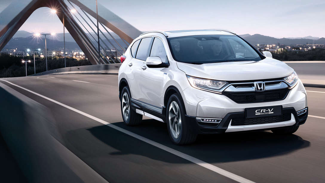 Vue de trois quarts avant du Honda CR-V Hybrid avec le pack Style.