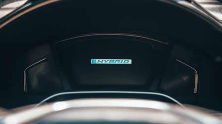 Gros plan sur le groupe motopropulseur du Honda CR-V Hybrid.