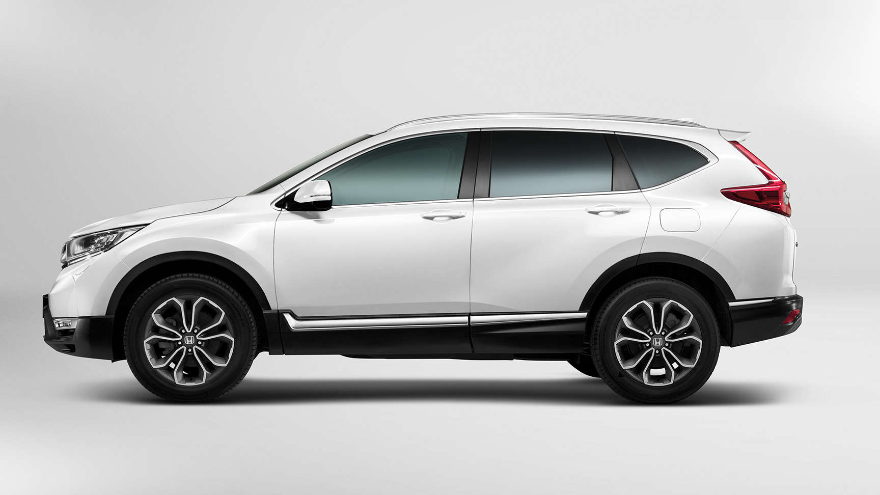 Vue latérale du Honda CR-V en studio.