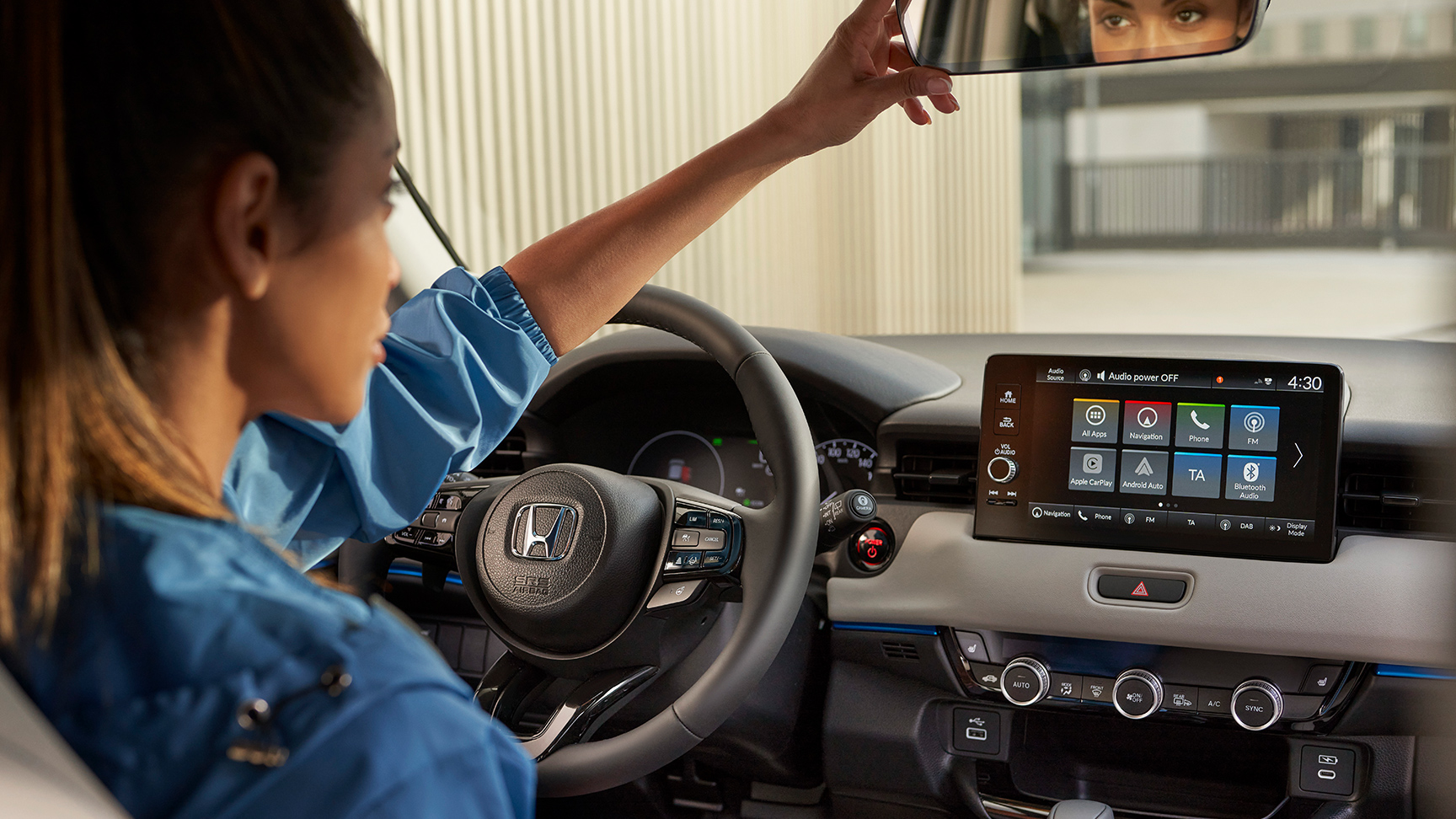 Intérieur du siège conducteur avant et du tableau de bord du HR-V. 