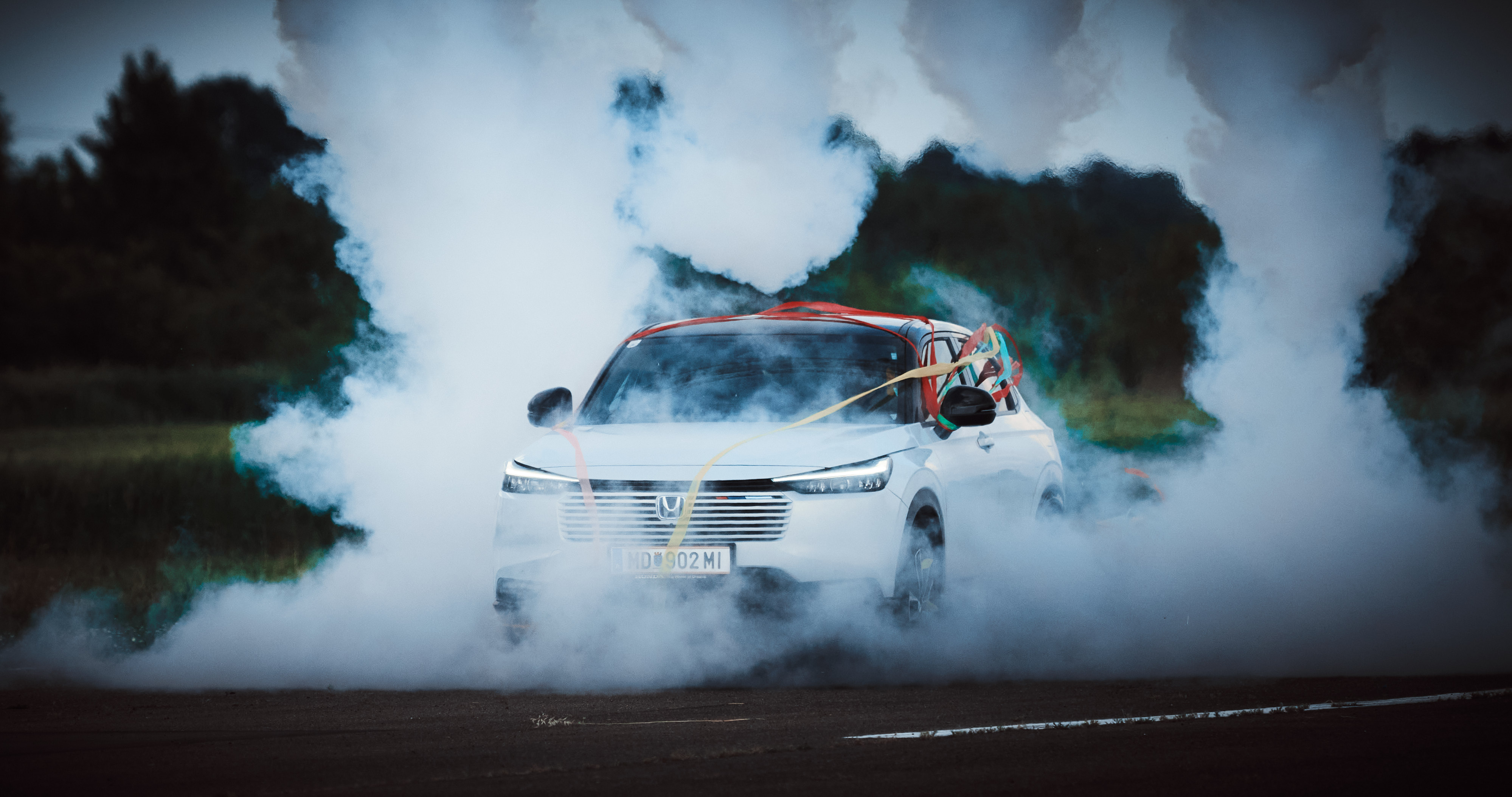 HR-V dans la fumée des pneus