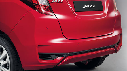 Gros plan du pare-chocs arrière de la Honda Jazz Dynamic.