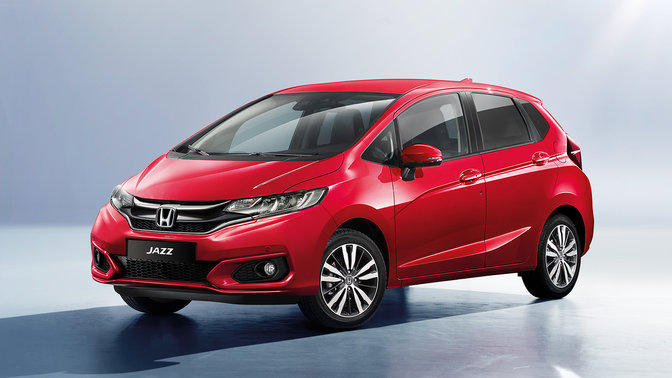 Gros plan des phares de la Honda Jazz Dynamic.