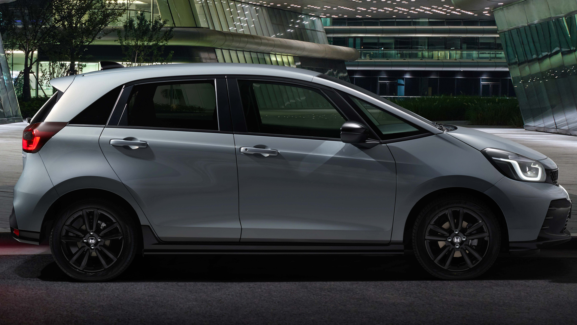 Profil latéral de la Honda Jazz Hybride.