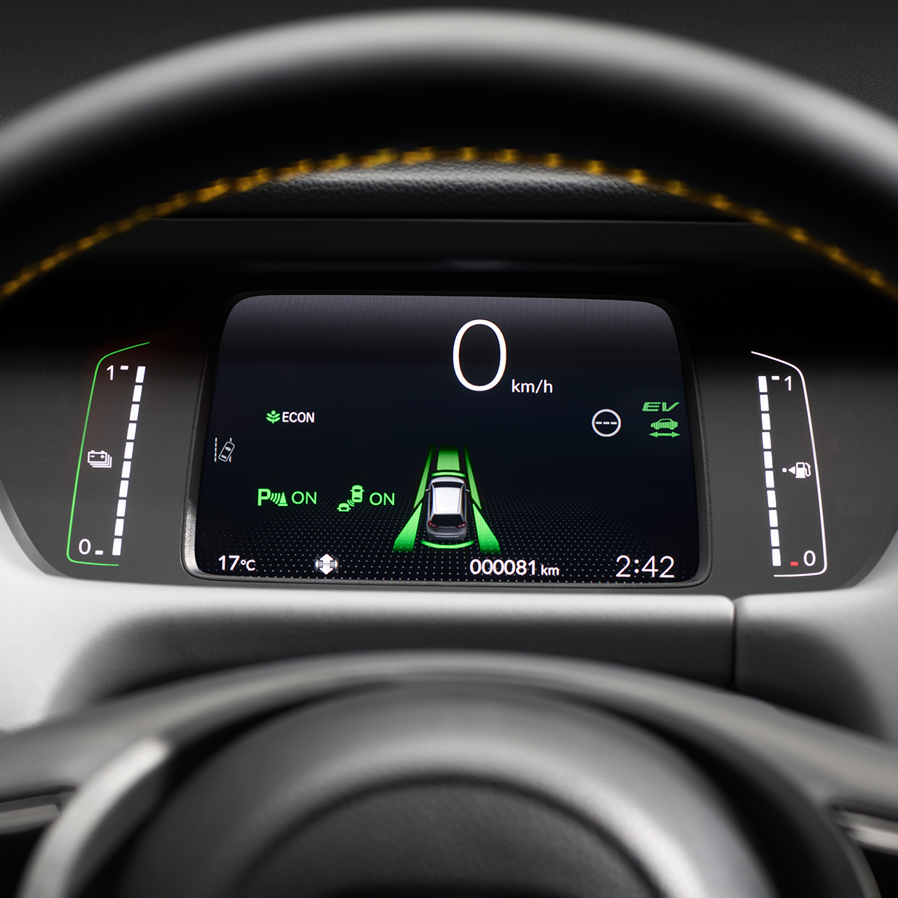 Gros plan sur l'écran numérique de la Honda Jazz.
