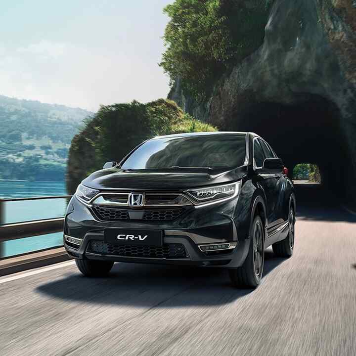 Honda CR-V Sportline avec vue sur la mer en toile de fond