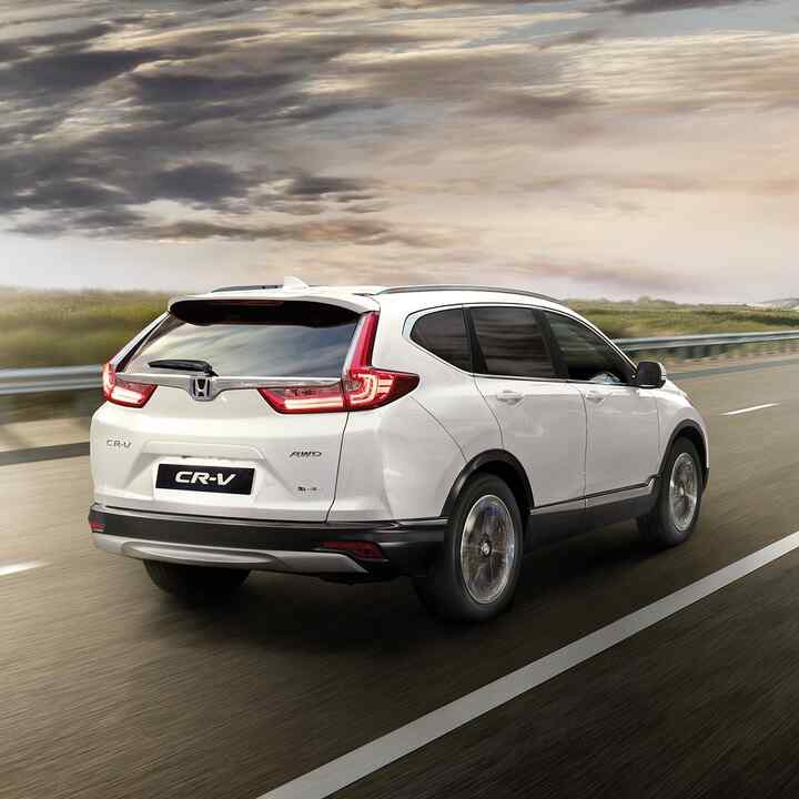 Le Honda CR-V circulant en pleine campagne