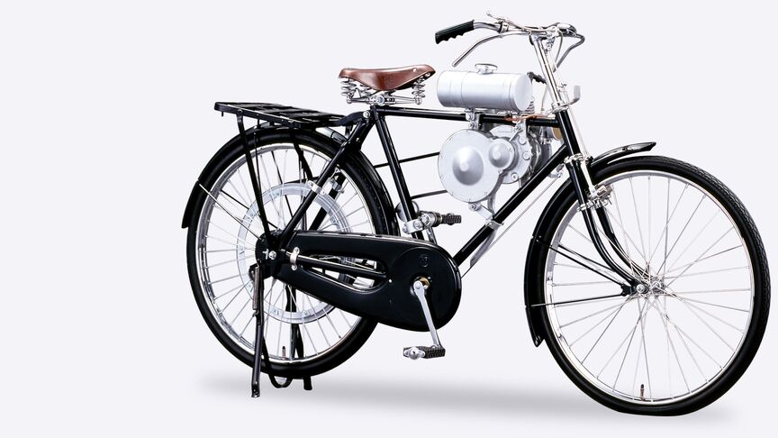 Vue de profil de la bicyclette Honda Type A avec générateur converti.