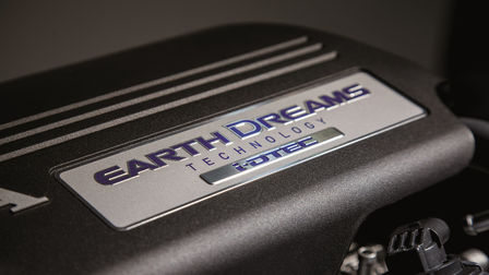 Gros plan du moteur Honda Earth Dreams.