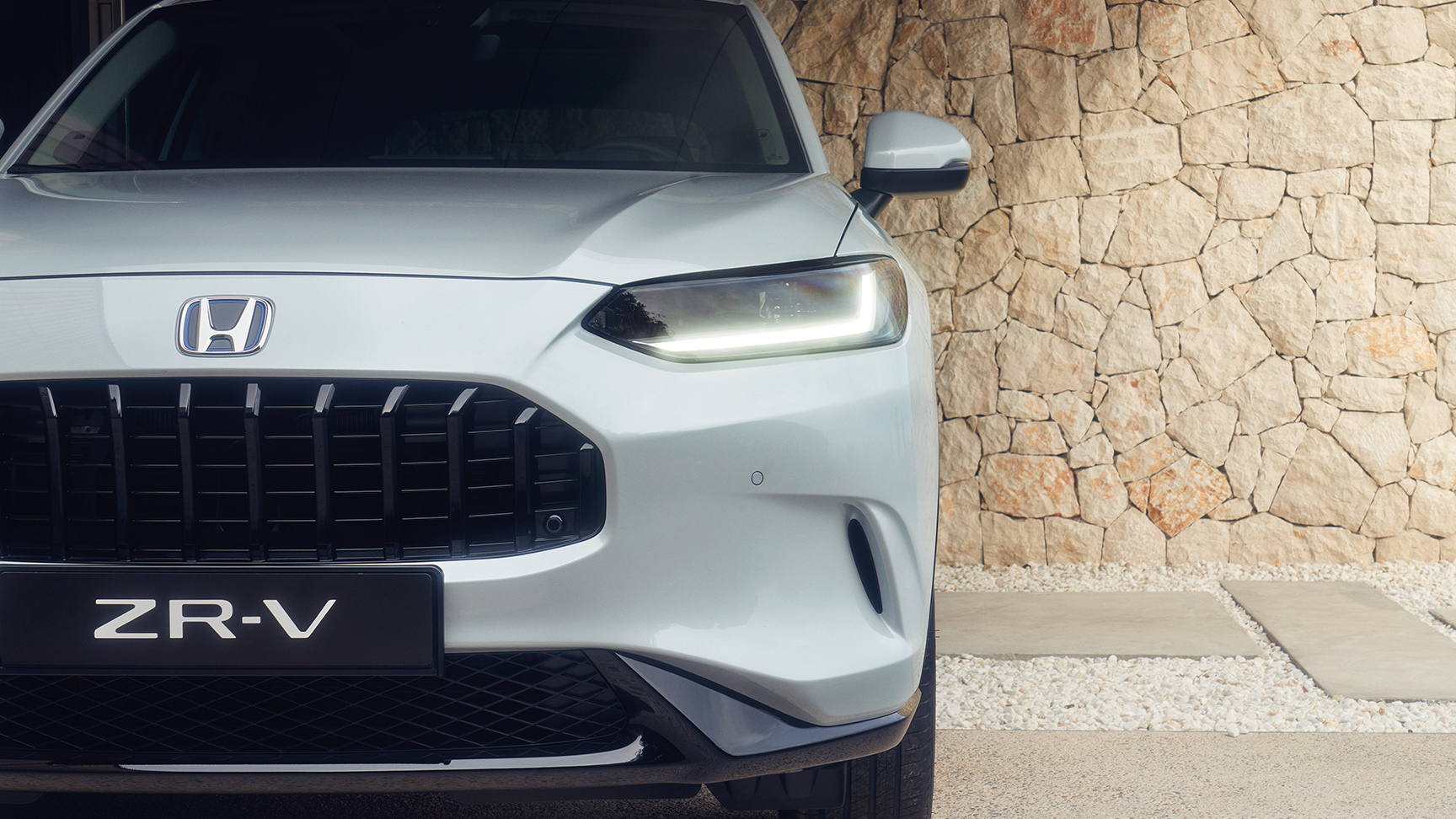 Demi-vue du ZR-V stationné