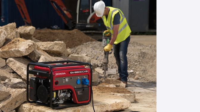 Groupe &eacute;lectrog&egrave;ne Endurance High-Tech utilis&eacute; par un mod&egrave;le.