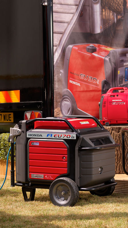 G&eacute;n&eacute;rateur EU70is en fonctionnement, en ext&eacute;rieur.