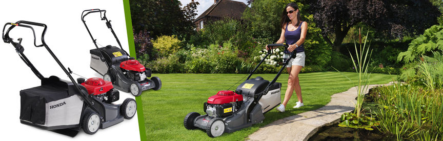 Gauche : 2 tondeuses à gazon Honda Droite : tondeuse à gazon de trois-quarts face, tournée vers la gauche, utilisée par une démonstratrice, dans un jardin.