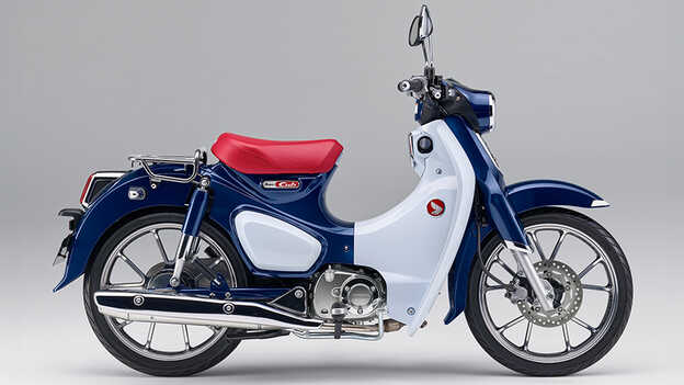 Cliché de côté pris en studio du Honda Super Cub C125