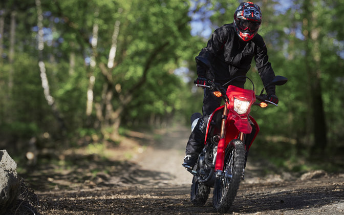CRF250L, pilotée en extérieur