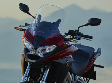 Vue de trois quarts avant gauche de la VFR800X