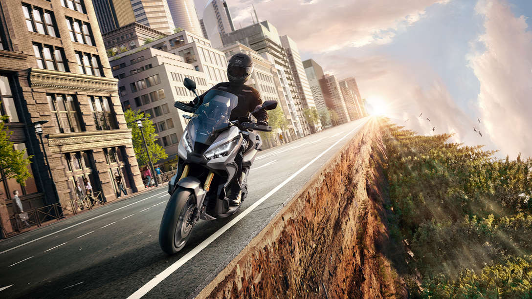 X-ADV, sur le bord de la route