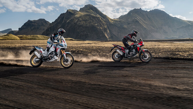 Vue du modèle Honda CRF1100L Africa Twin Adventure Sports en situation tout-terrain