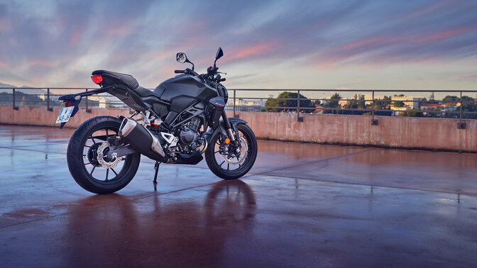 Honda CB300R statique sur place