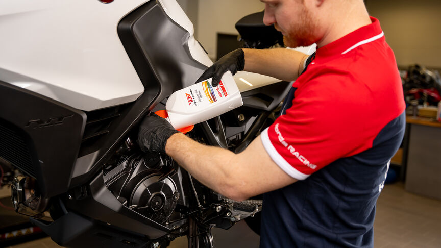 Honda NC750X sur route forestière 