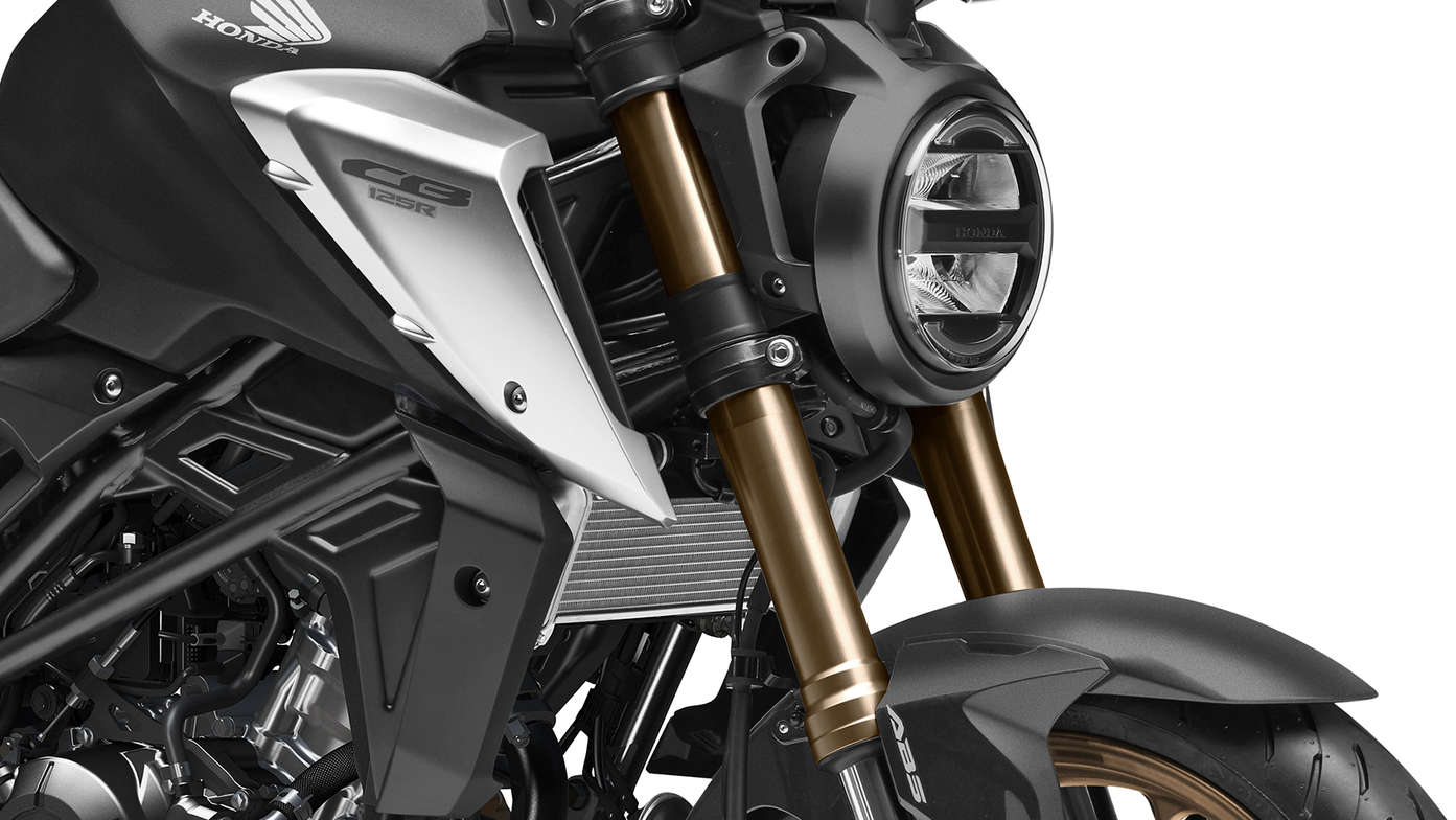 Honda CB125R, fourches avant Showa à fonctions dissociées avec gros piston (SFF-BP) d’un diamètre de 41 mm
