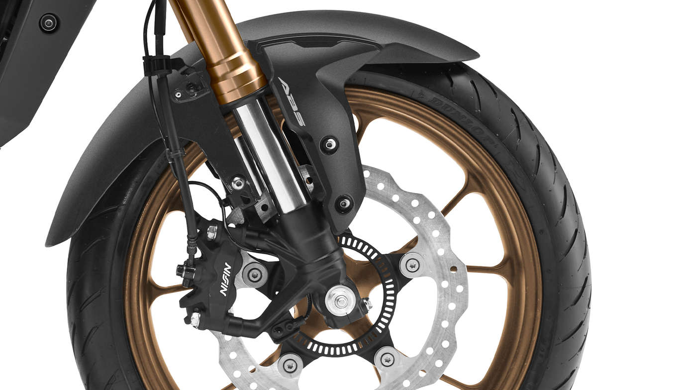Honda CB125R, puissance de freinage intelligente