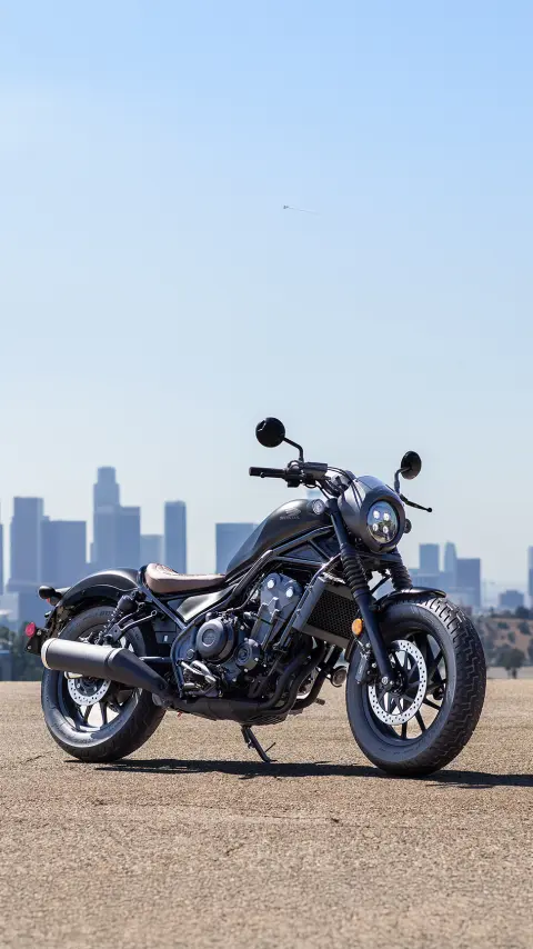 CMX500 Rebel vue avant ¾ en ville