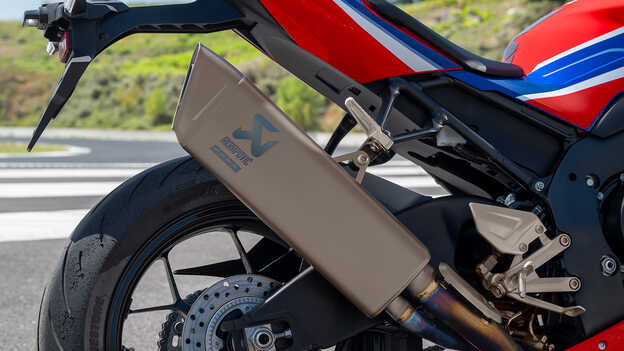 Honda CBR1000RR-R Fireblade avec silencieux Akrapovic en titane léger et très performant