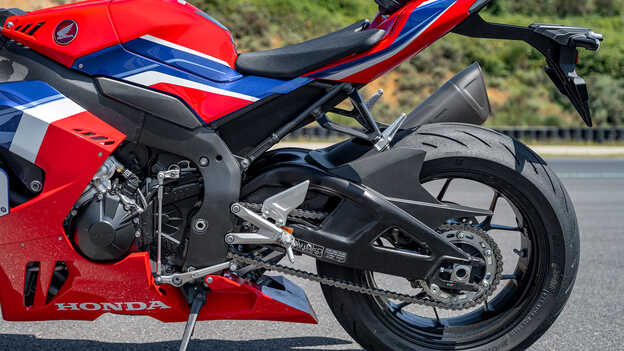 Honda CBR1000RR-R Fireblade avec bras oscillant en aluminium dérivé de la RCV213V-S