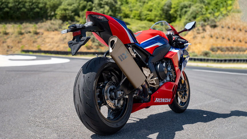 Honda CBR1000RR-R Fireblade mettant en avant son aérodynamisme exceptionnel