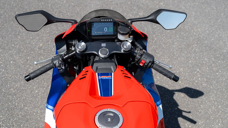 Honda CBR1000RR-R Fireblade mettant en avant son aérodynamisme exceptionnel