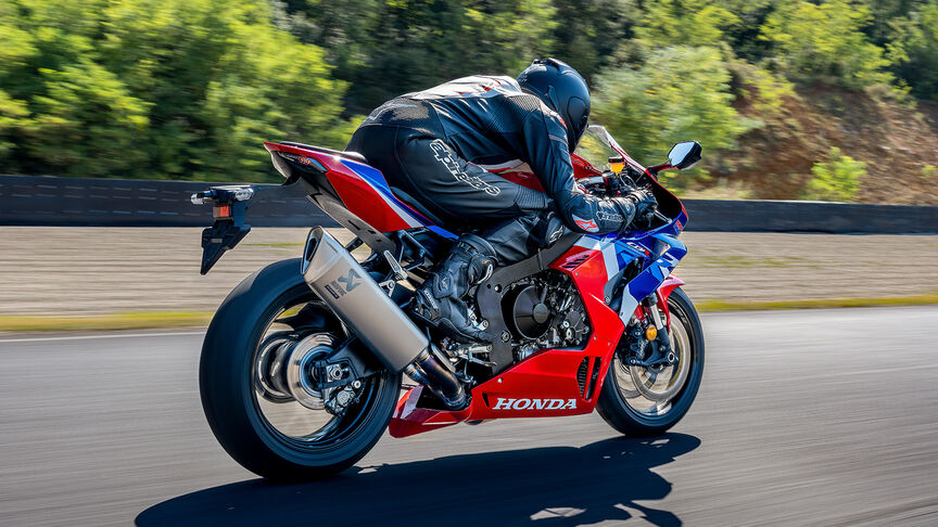 Honda CBR1000RR-R Fireblade mettant en avant son aérodynamisme exceptionnel