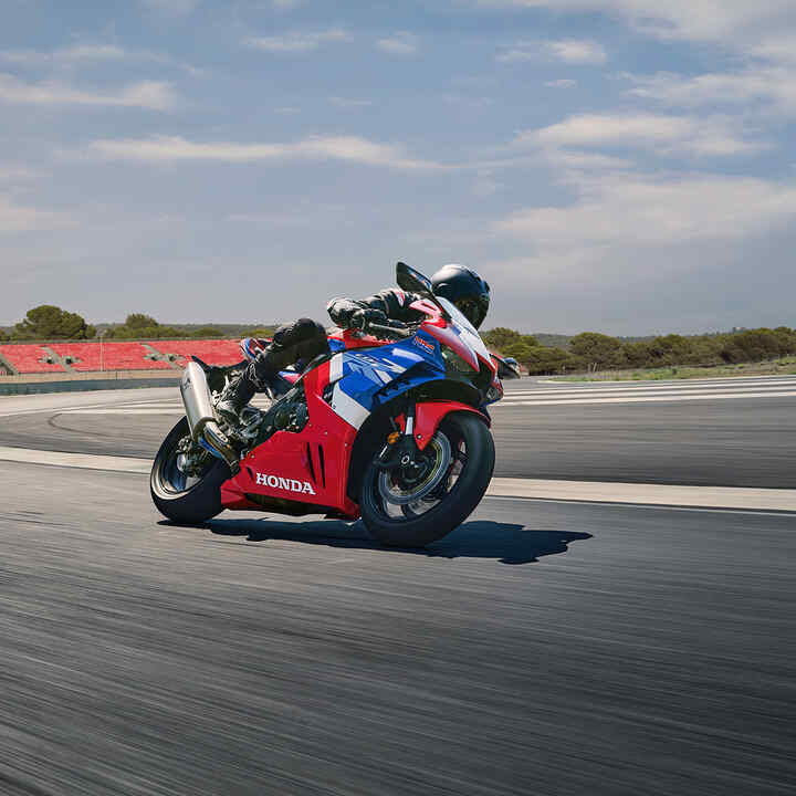 Honda CBR1000RR-R Fireblade avec moteur quatre cylindres en ligne à haut régime
