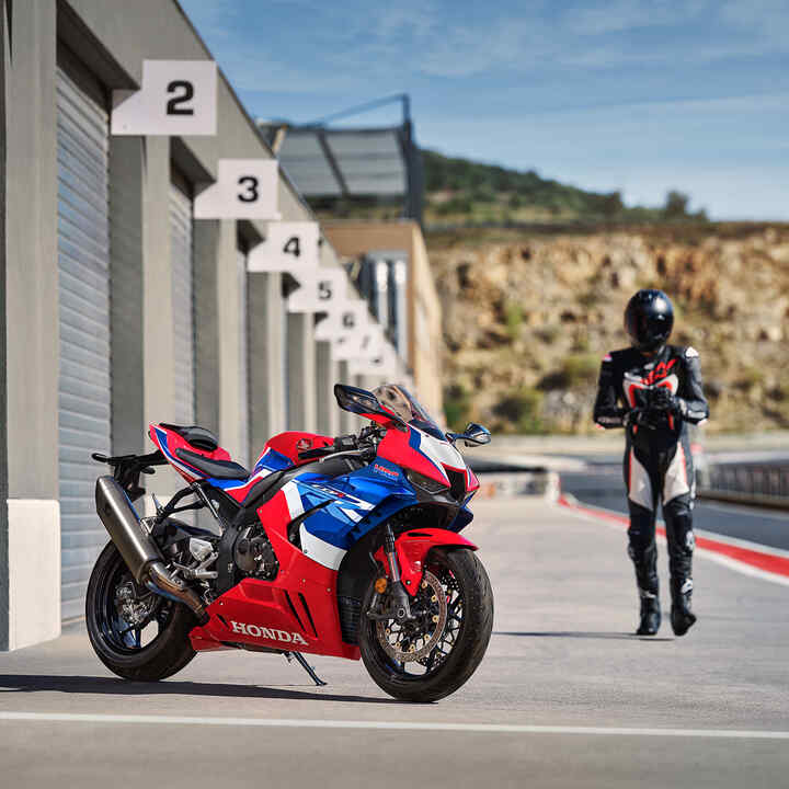 Honda CBR1000RR-R Fireblade avec échappement Akrapovic